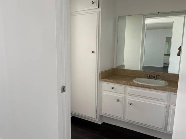 Photo - 1.0 bedroom in Los Angeles California 91343 Unit 34