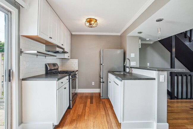 Photo - 4841 Stoneybrook Blvd