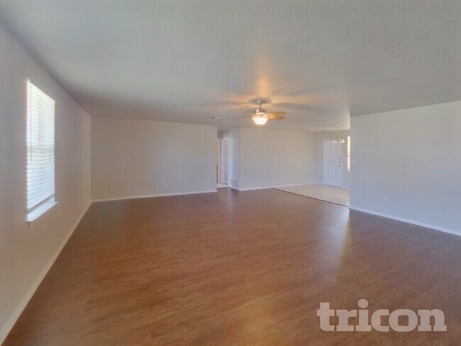 Photo - 215 Bobbie Ann Ct