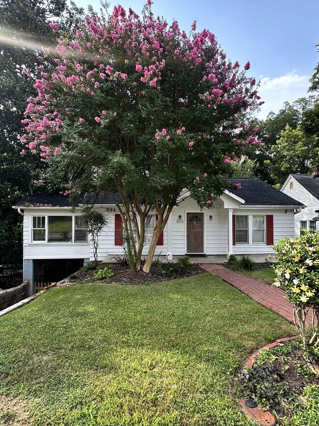 Photo - Charming 3 bed/1 bath in the city!