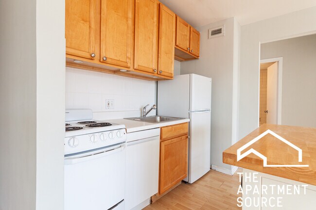 Photo - 445 W Wellington Ave Unit 11D