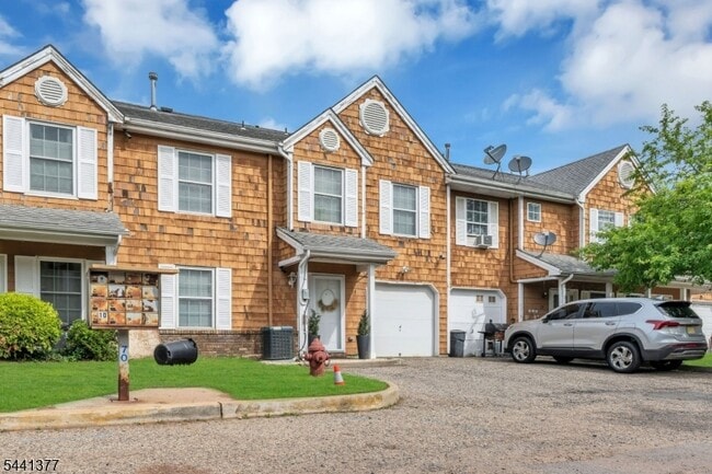 Photo - 19 Delavan Ct