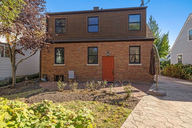 Photo - 5536 Webster St