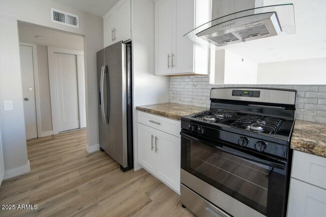 Building Photo - 6767 N 7th St Unit 123