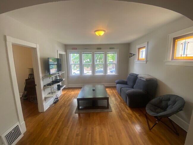 Photo - 2725 N Bremen St Unidad Lower
