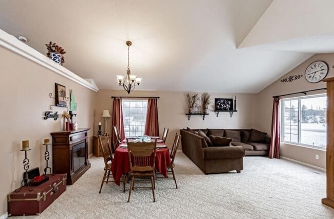 Photo - 832 W 385 N