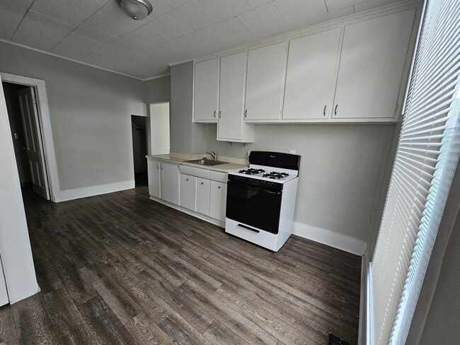 Photo - 434 W Lawrence St