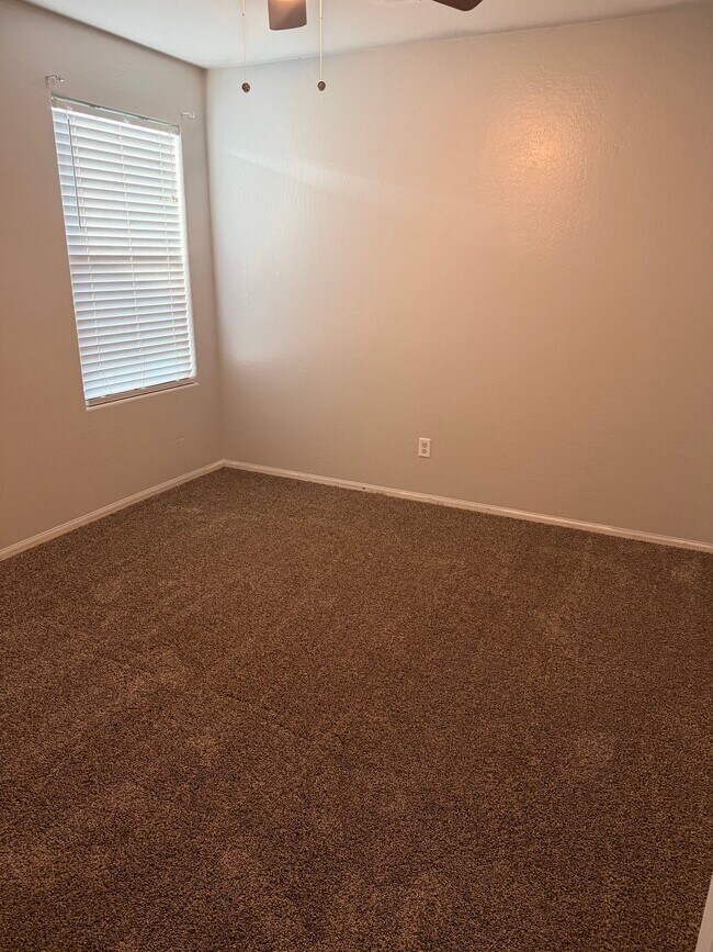 Photo - 11010 W Elm St
