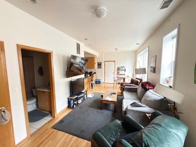 Building Photo - 1446 N Leavitt St Unit 2