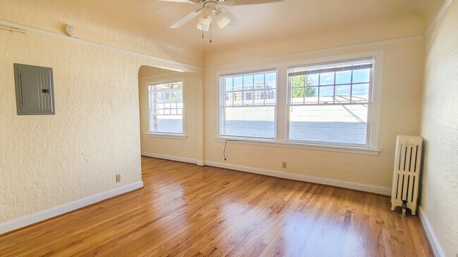 302 - LIVING ROOM - Rena Villa