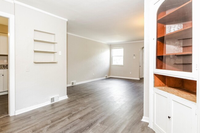 Photo - 2136 Laketon Rd