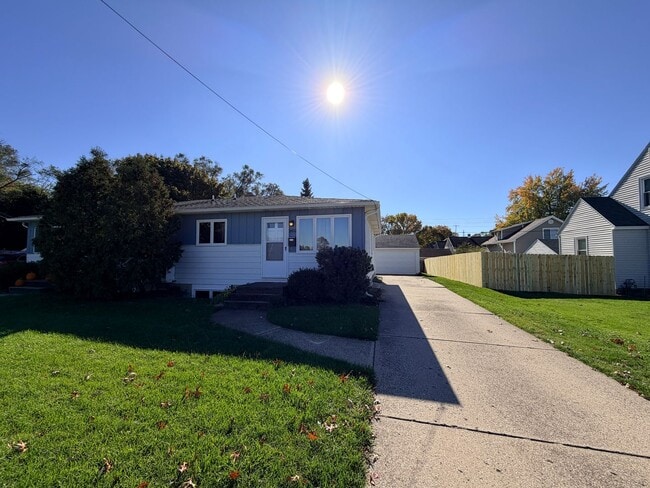 Building Photo - 2450 Porter St SW Unit 2452