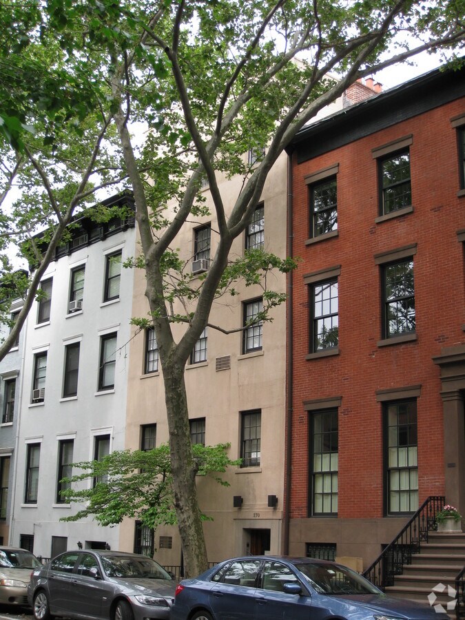 Photo - 170 Clinton St