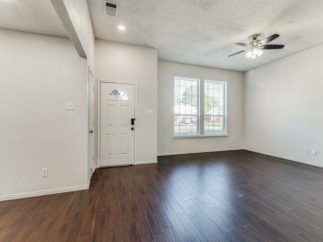 Photo - 201 N Flaxseed Ln