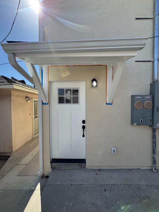 Building Photo - 12817 Beverly Blvd Rental