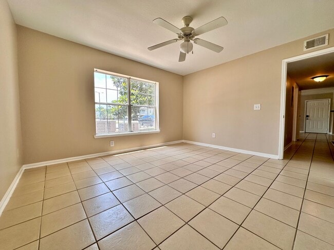 Photo - Spacious 2B/2B Unfurnished Condo near Beach in the Heart of Destin! Unidad 387