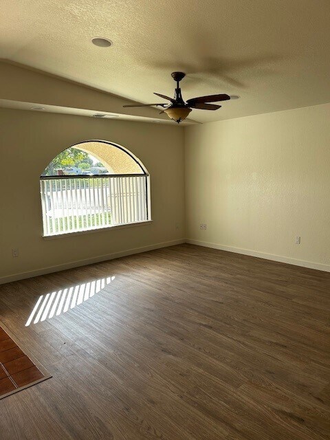 Photo - 1760 Creston Rd