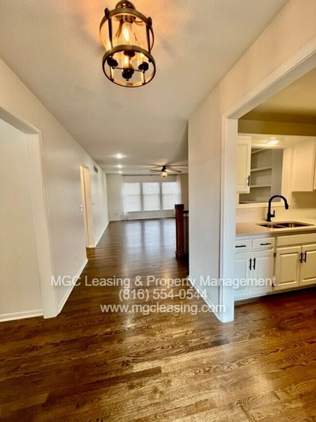 SPACIOUS SINGLE FAMILY HOME WITH 2CAR GAR... Rental Casas en