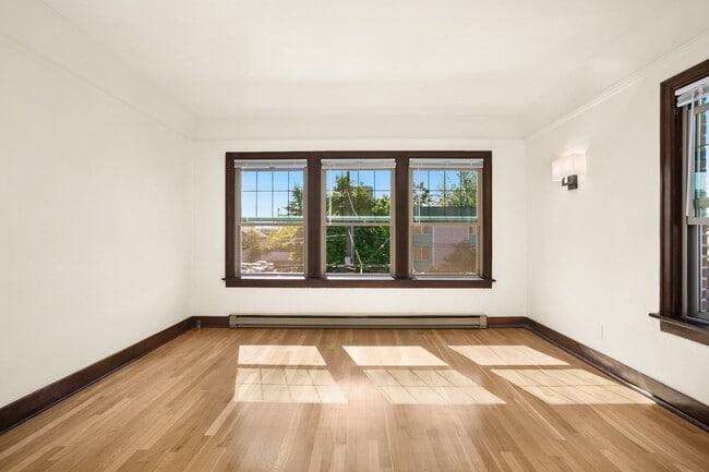 Photo - 6522 Phinney Ave N Unit 302