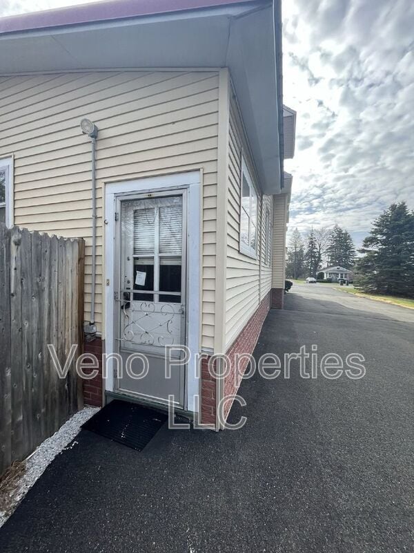 Photo - 32 Russell Rd