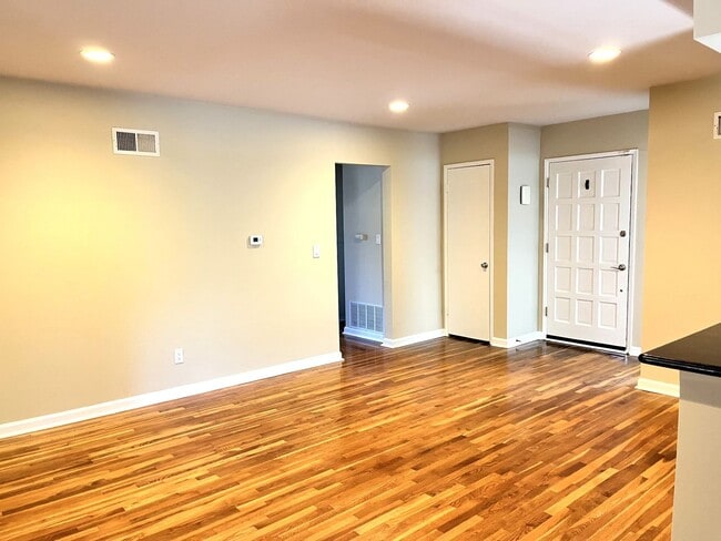 Photo - 5657 Barclay Ave