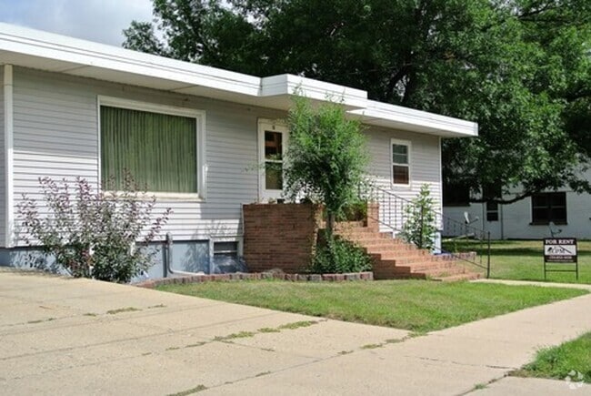 Building Photo - #12 University West Unit Apartment A