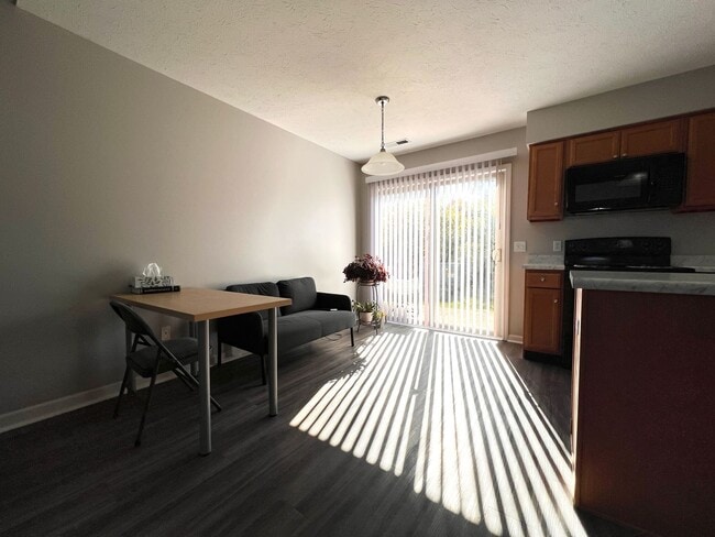 Photo - 2B1b Apartment Sublease Available at Cheswick Village