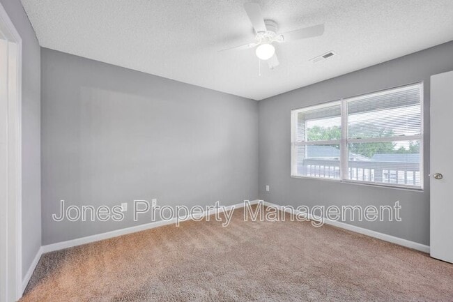 Photo - 301 Country Club Dr NE