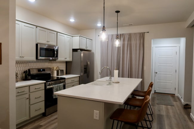 Photo - 8884 W Hill Rd Pkwy