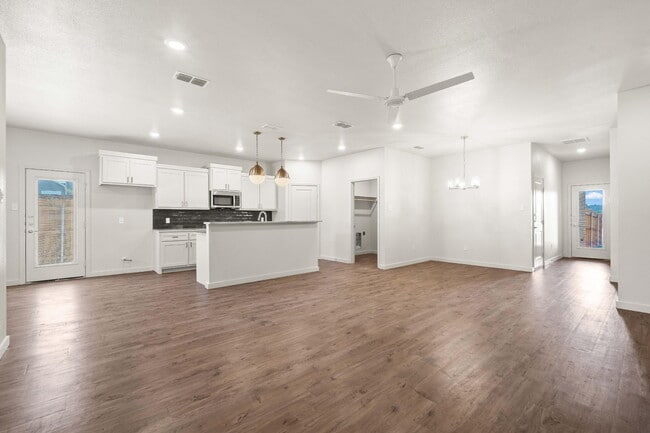 Photo - 10901 Aberdeen Ave