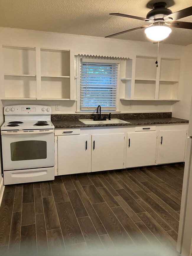 Photo - 2 Bed / 1 Bath House Close to Town