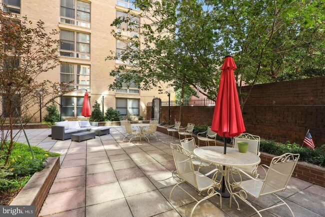 Photo - 1260 21st St NW Unidad 210