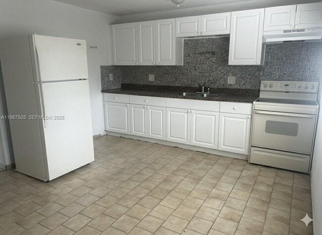 Photo - 992 E 18th St