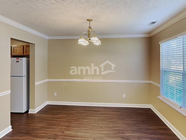 Photo - 8028 Meadowview Ln