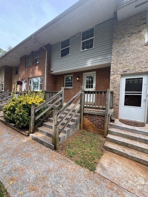 Photo - 329 Skyline Pl
