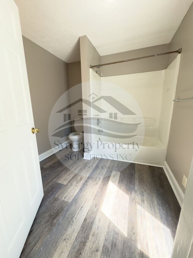 Photo - LARGE CRESTLINE HOUSE