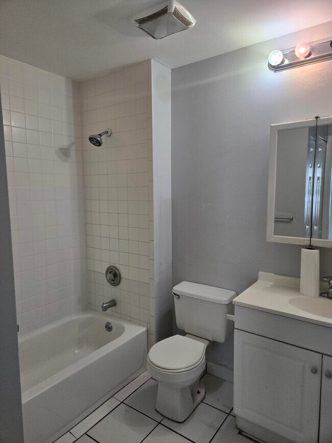 Photo - 525 Putnam Rd Unit 1