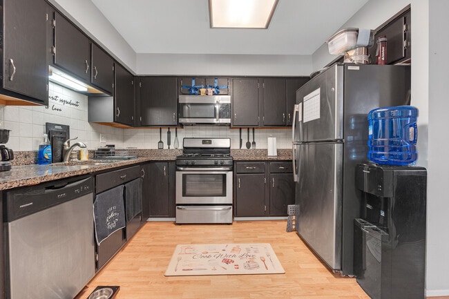 Photo - 691 W Streamwood Blvd