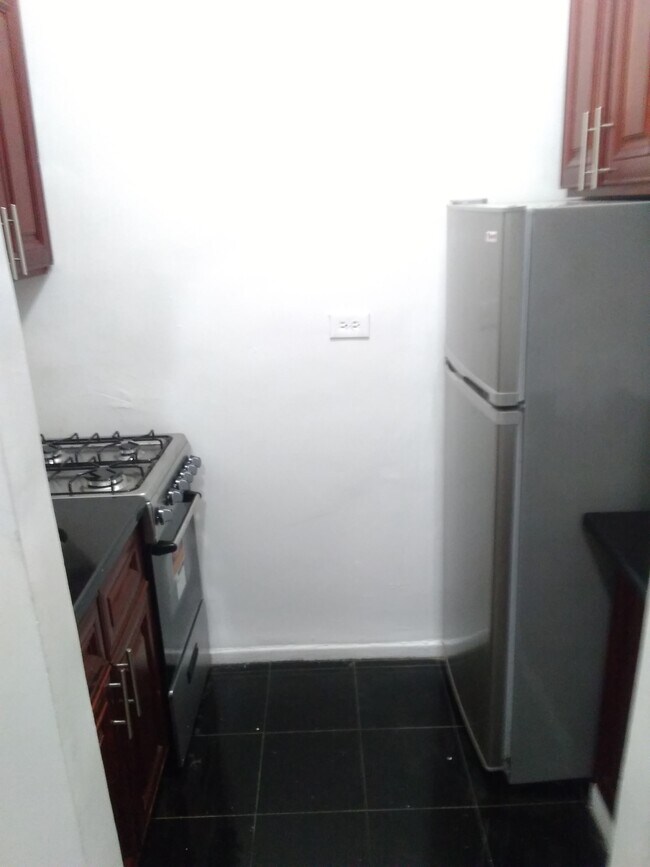 Photo - 315 W 21st St Unit 2D