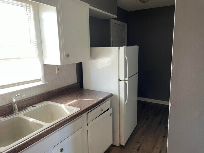 Photo - 2468 Woodhill Dr