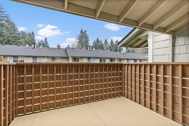 2 Bed 1 Bath Deluxe - 909 Sq Ft - Willow Hill Apartments