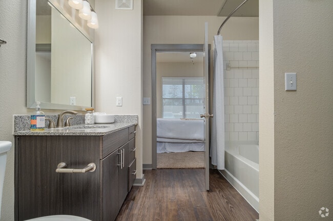 1BR, 1BA - 717SF Bathroom - Avita Alamo Heights