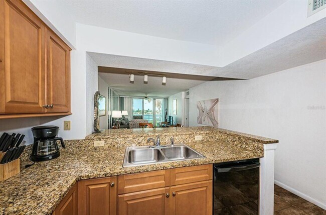 5801 Bahia Del Mar Cir N Unit 512