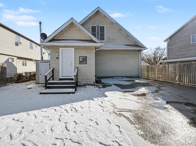 Building Photo - 7 S Atlantic St Unit 1REAR