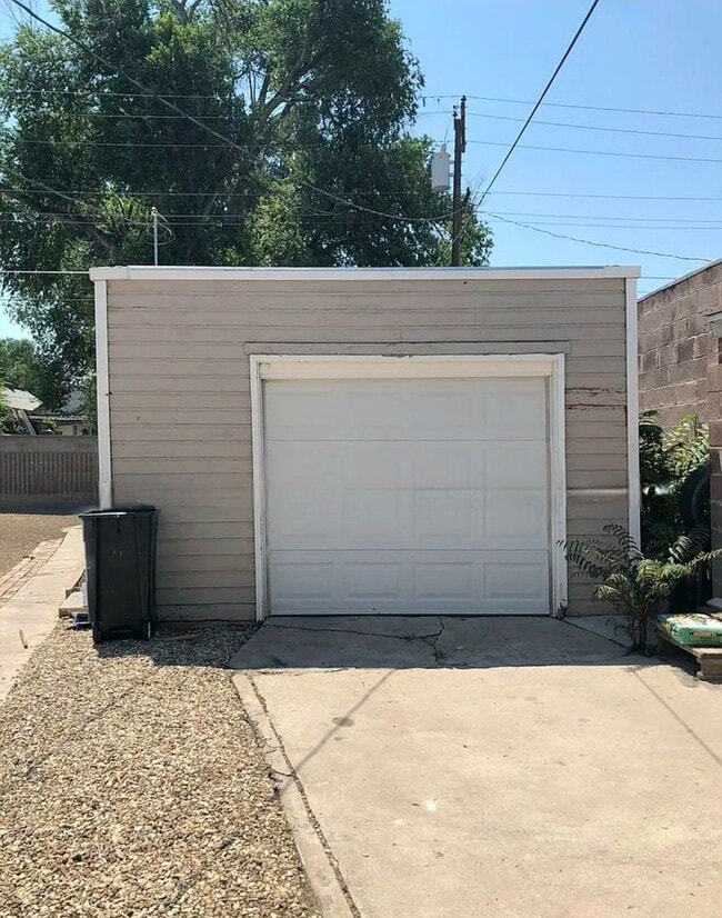 Photo - 1411 E Orman Ave