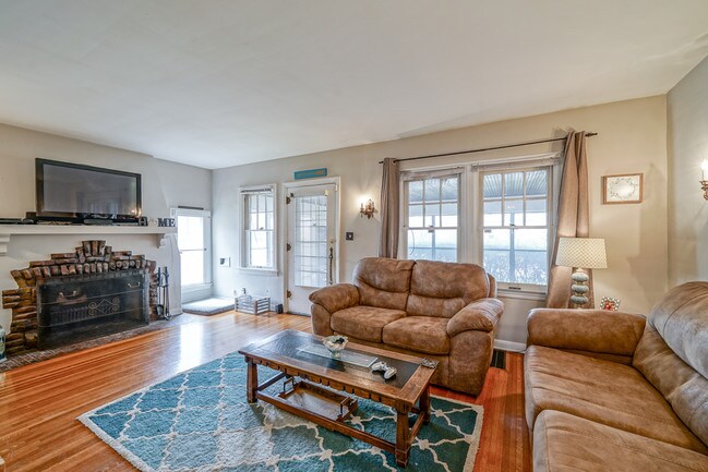 Photo - 5665 N College Ave