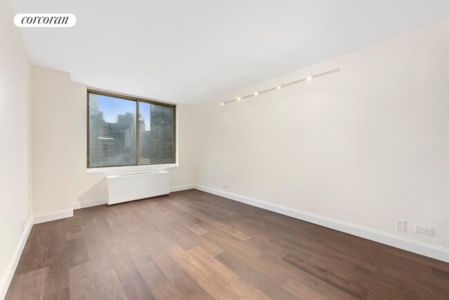 Photo - 145 E 48th St