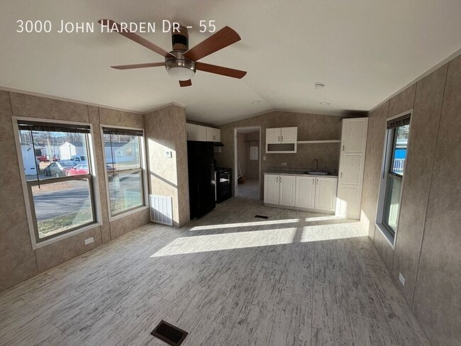 Building Photo - 3000 John Harden Dr