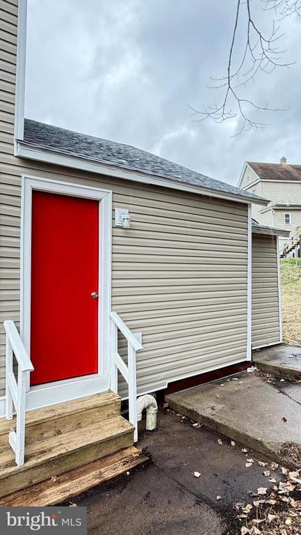 Photo - 619 W State St