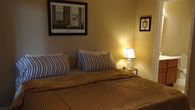 King Bedroom #1 - 1209 Northlake Dr Unit 1209 Furnished